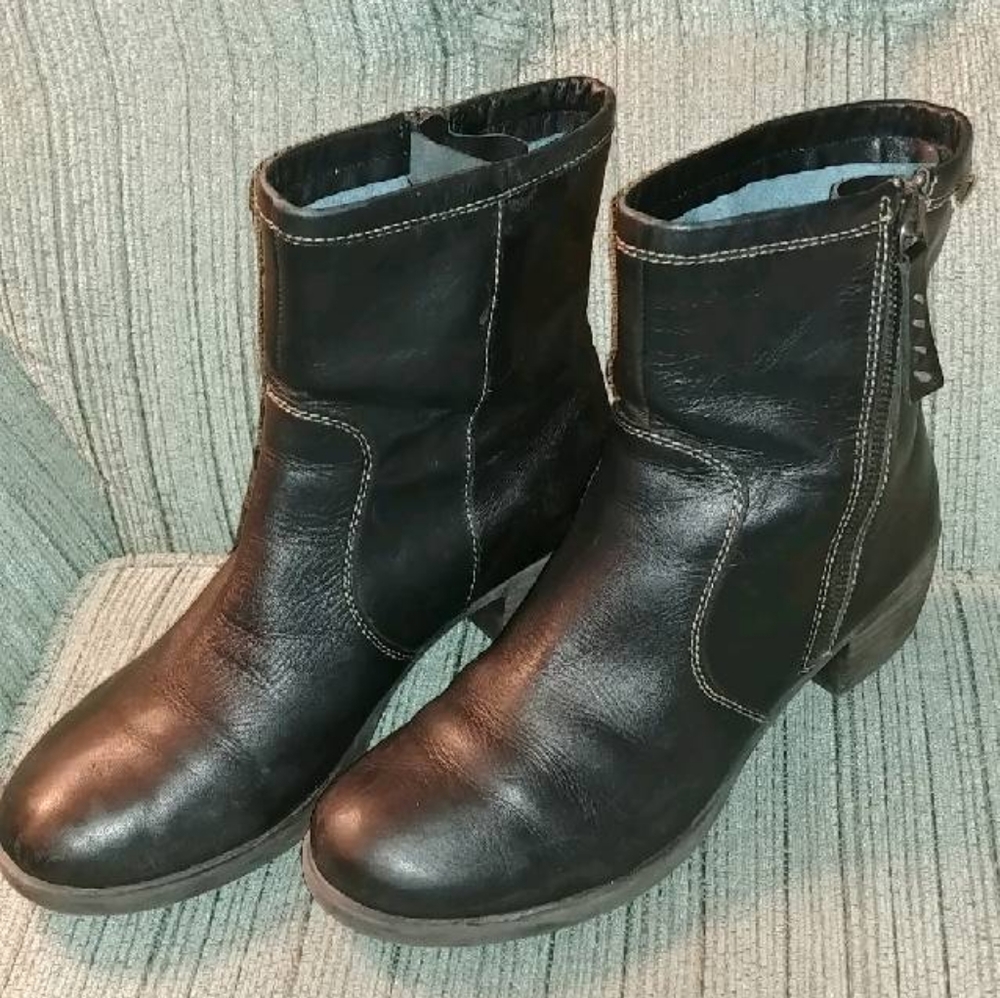 Pikolinos leather booties